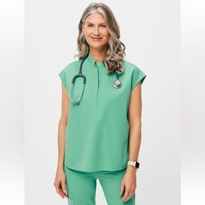 Figs Rafaela oversized scrub top, surgical green, size XS